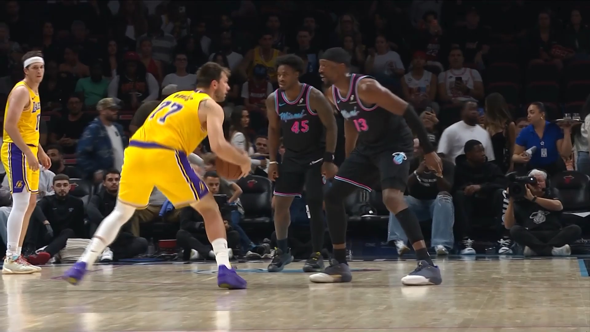 开云官网-东契奇连续十场比赛得分超过高光表现今晚洛杉矶湖人调整名单以备欧超杯，风云突变孟菲斯灰熊清晨调整名单都惊呆了的简单介绍